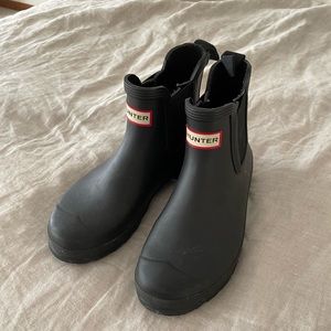 Black Hunter boots, size 8